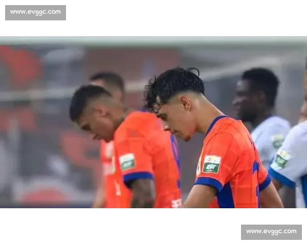 李小恒中超初体验：港队兄弟暖心遇，泰山平台引心动